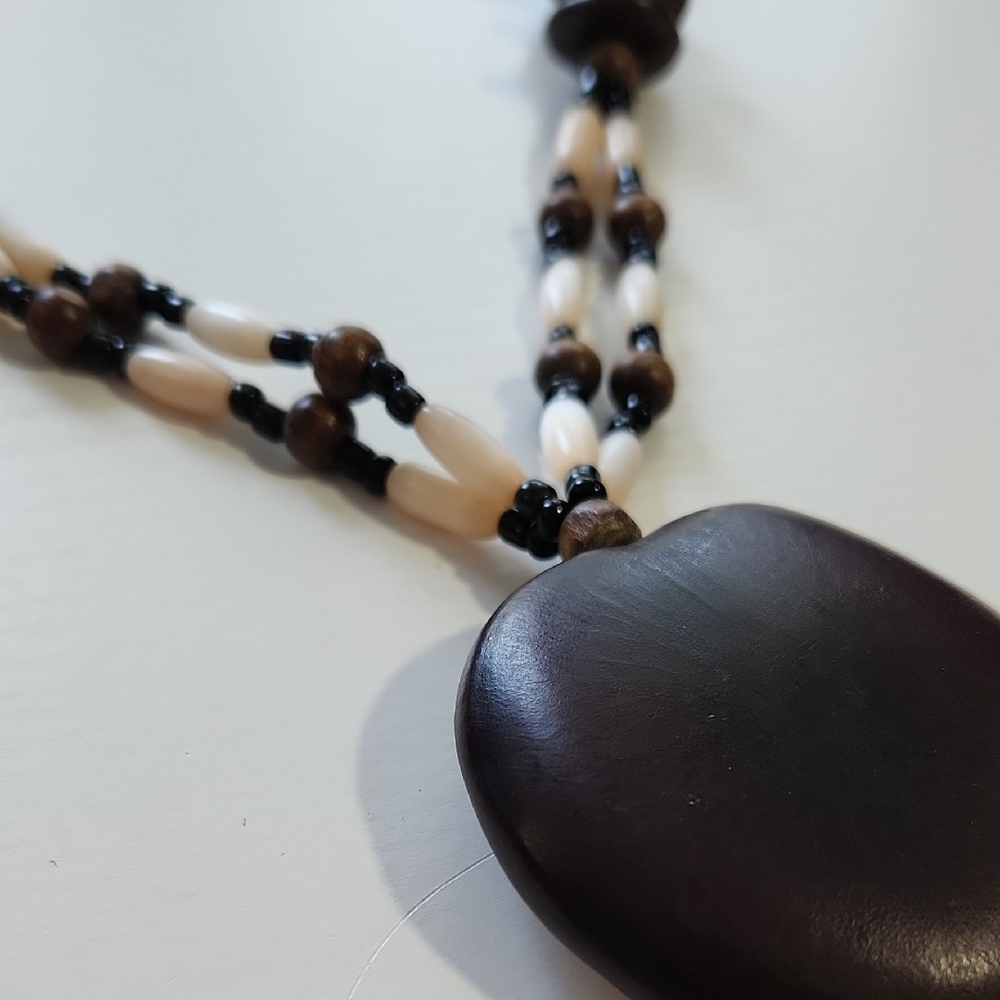 Sophisticated African Tribal Black and Cream Necklace with Beaded Elegance - Picture 2 of 2